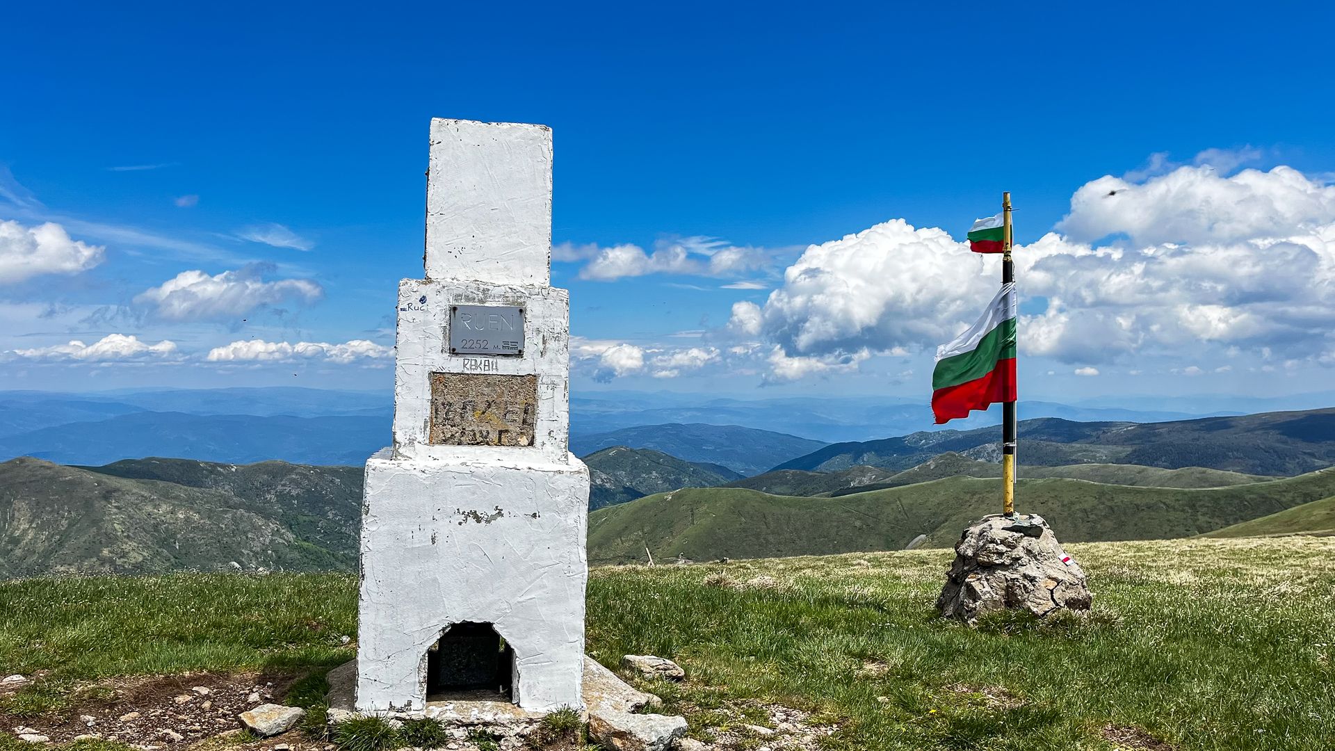 До връх Руен и още шест двухилядника в Осоговска планина